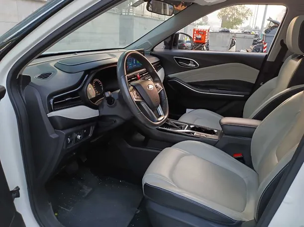 Car image 12
