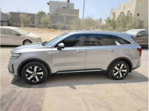 Car image 8