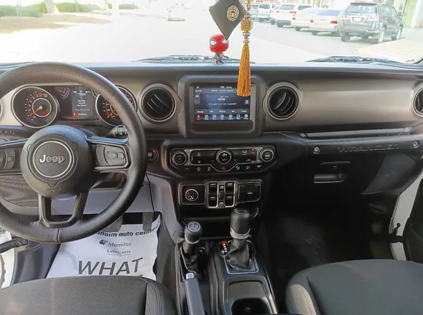 Car image 18