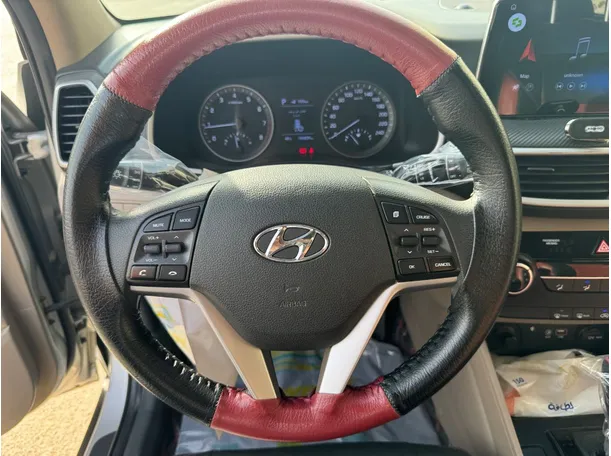 Car image 19