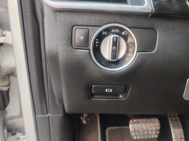 Car image 27