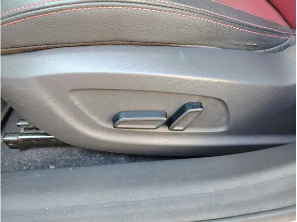 Car image 33