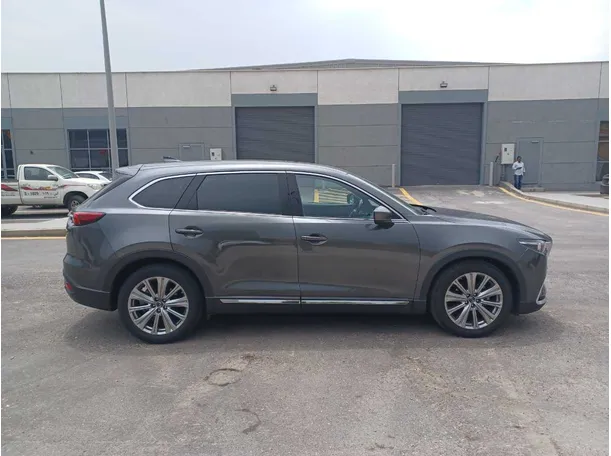 Car image 4