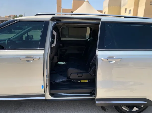 Car image 13