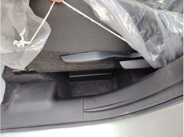 Car image 32
