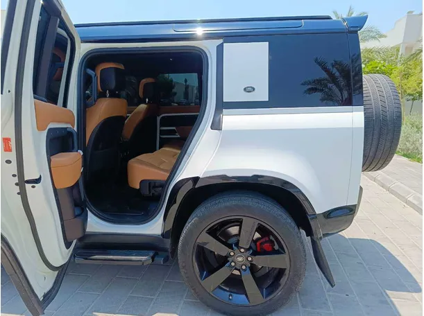 Car image 18