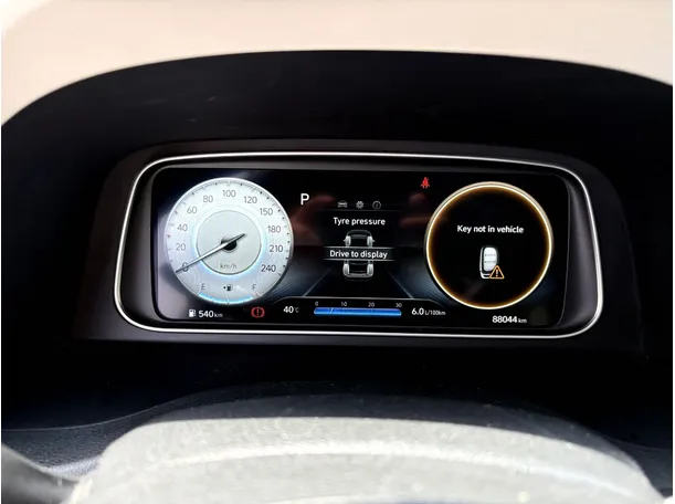 Car image 24