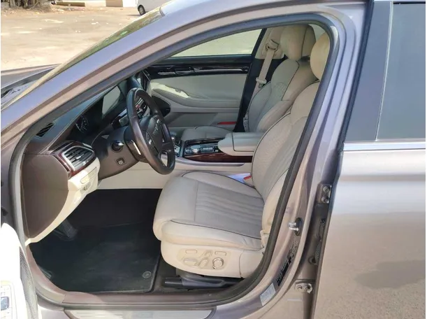 Car image 12