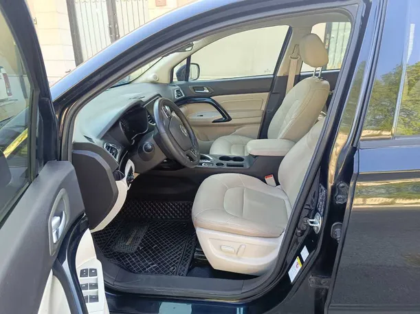 Car image 11