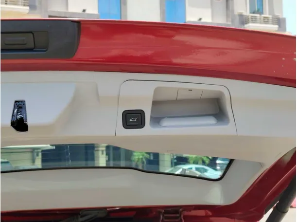 Car image 24