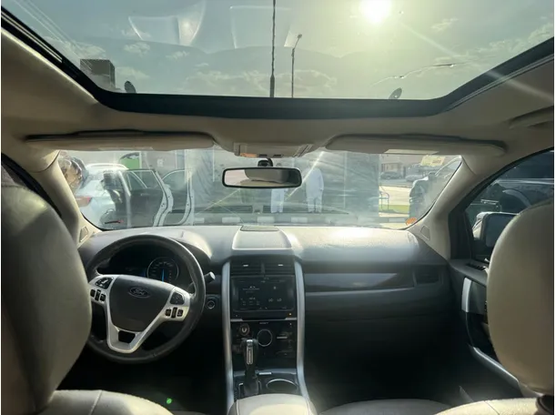Car image 14