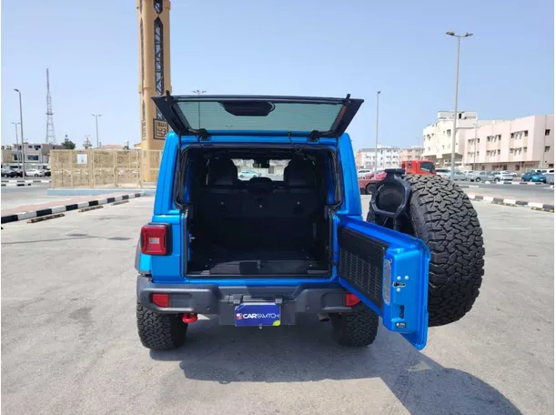 Car image 19