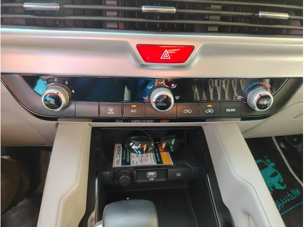 Car image 27