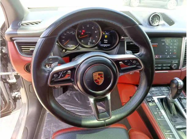 Car image 26