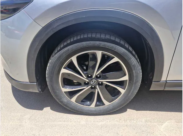 Car image 10