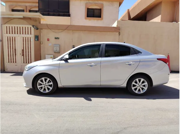 Car image 8