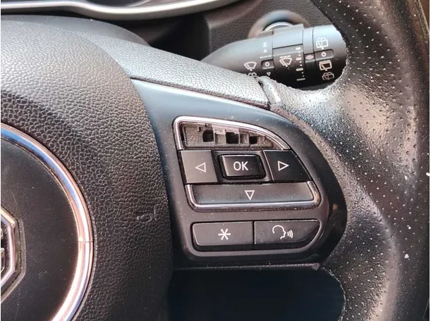 Car image 27