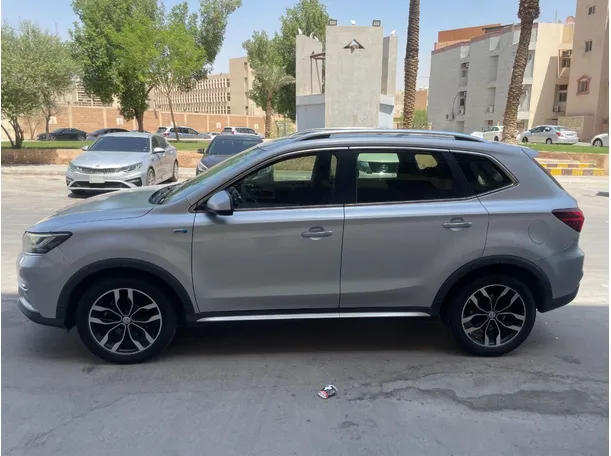 Car image 8