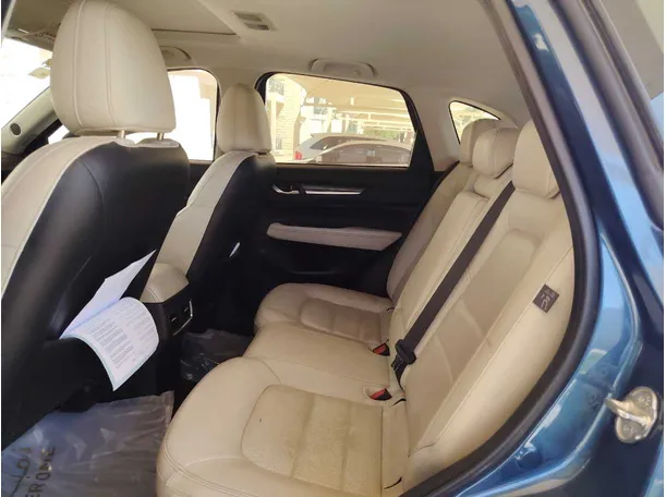 Car image 12