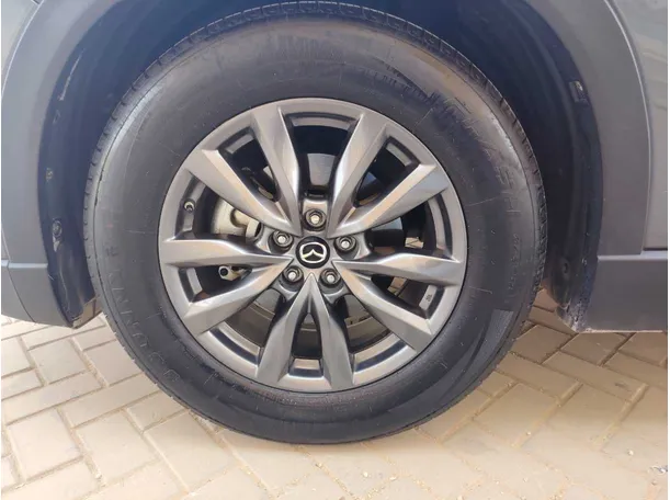 Car image 10