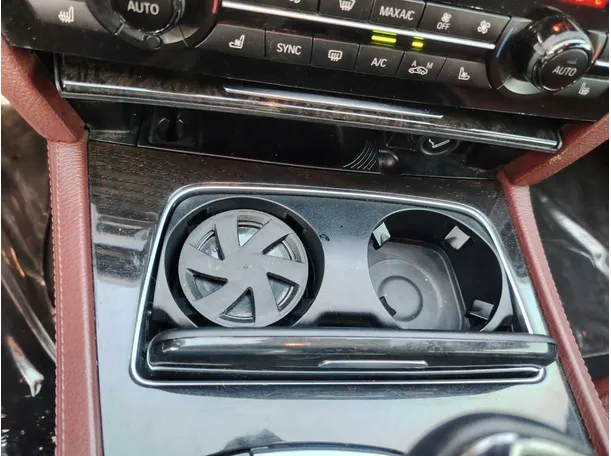 Car image 22