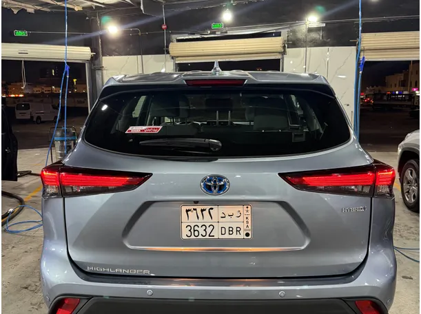 Car image 4