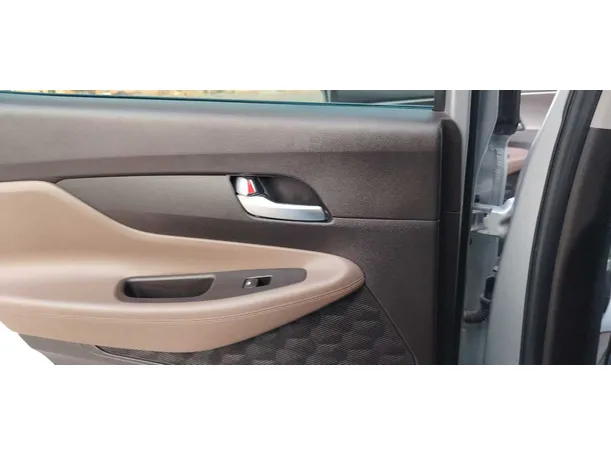Car image 25