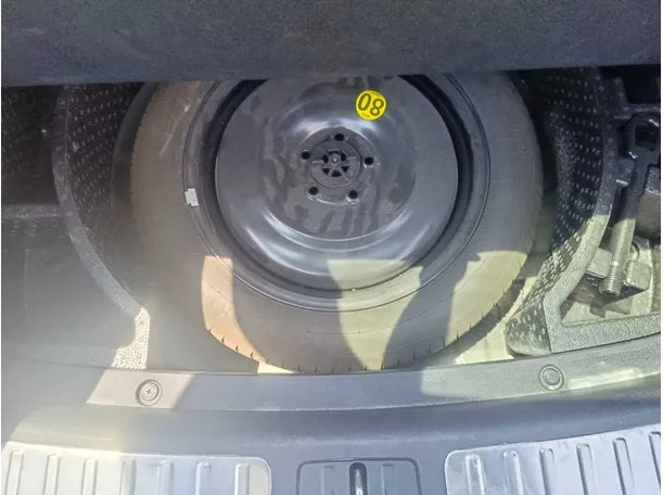 Car image 34
