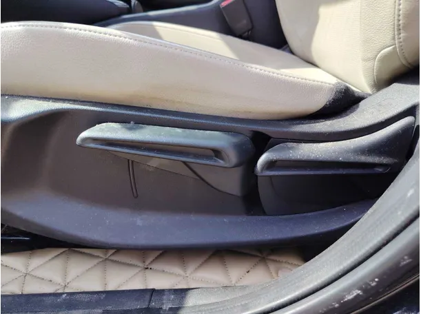 Car image 27