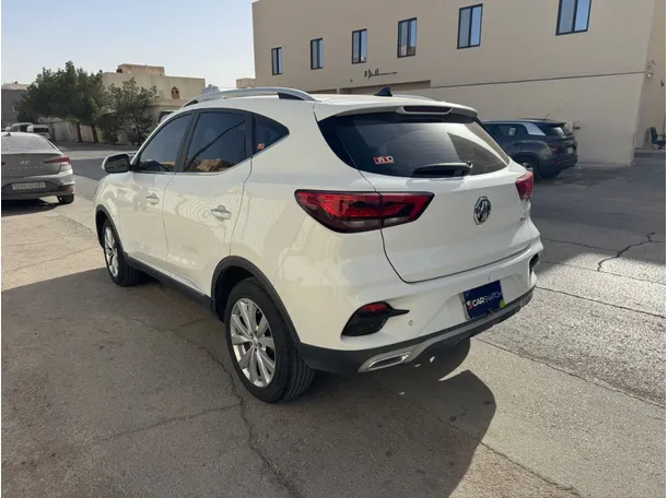 Car image 7