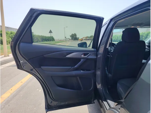 Car image 14