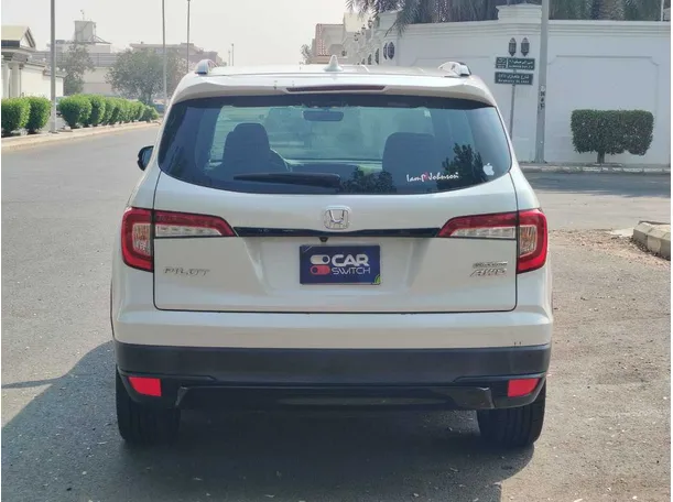 Car image 6