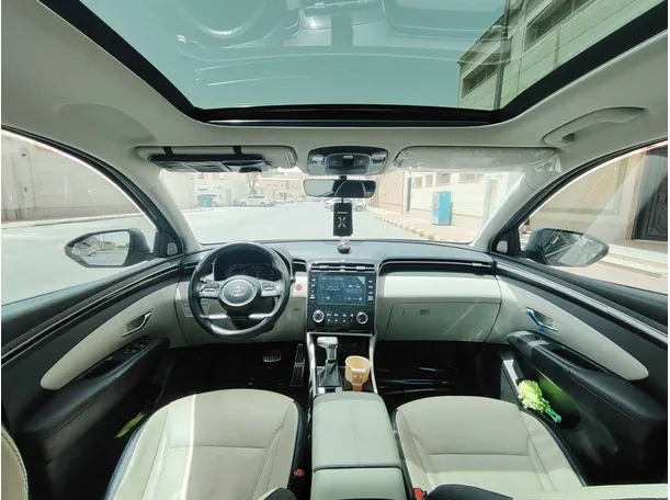 Car image 18
