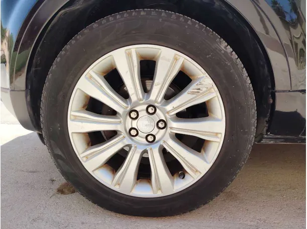 Car image 10