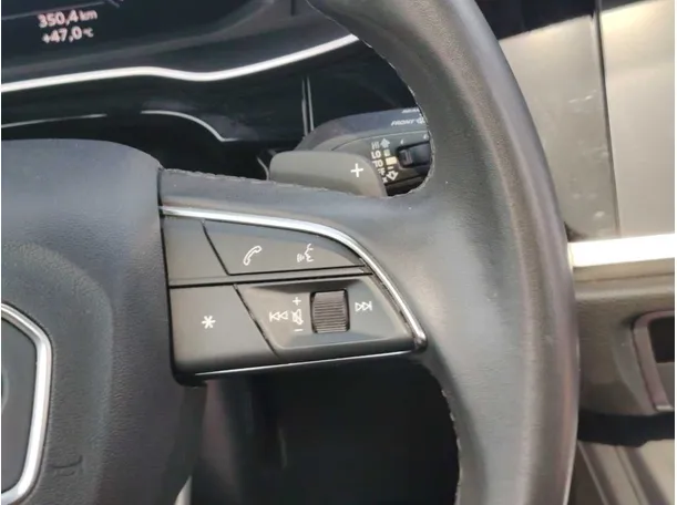 Car image 32