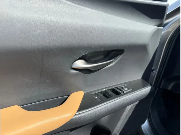Car image 25
