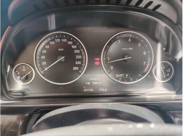 Car image 26