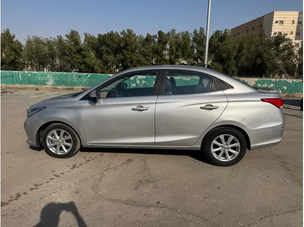 Car image 8