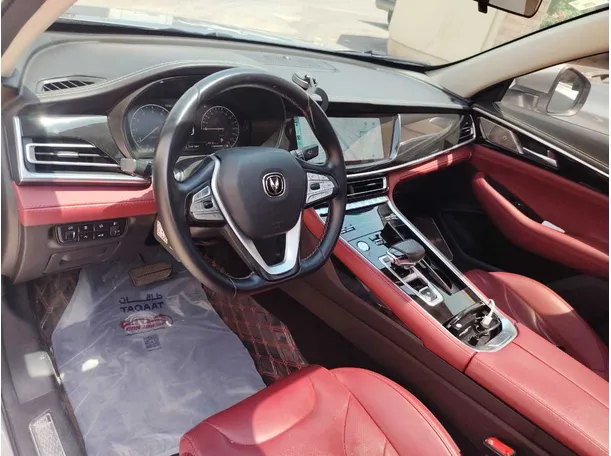 Car image 12