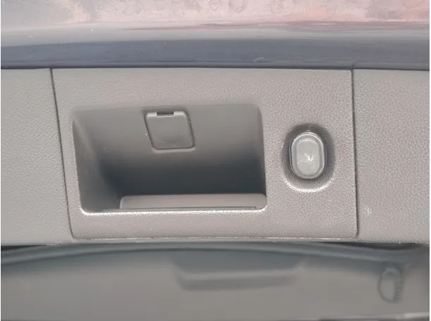 Car image 43