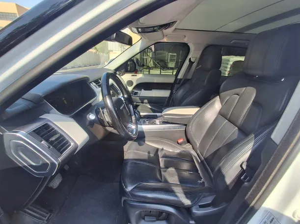 Car image 12