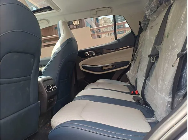 Car image 13