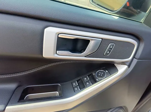 Car image 35
