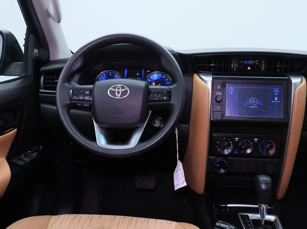 Car image 15