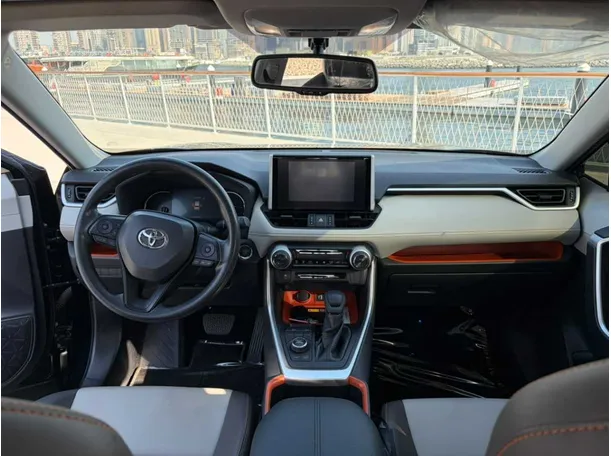 Car image 12