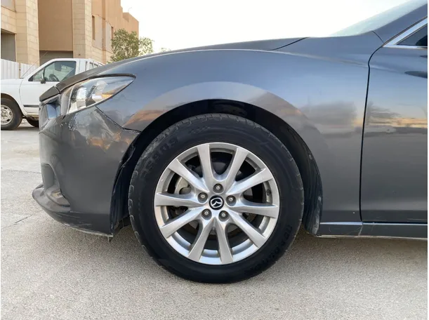 Car image 9