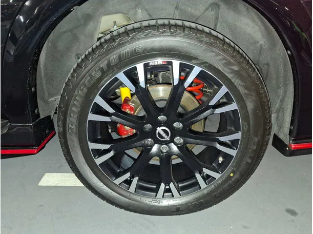 Car image 9
