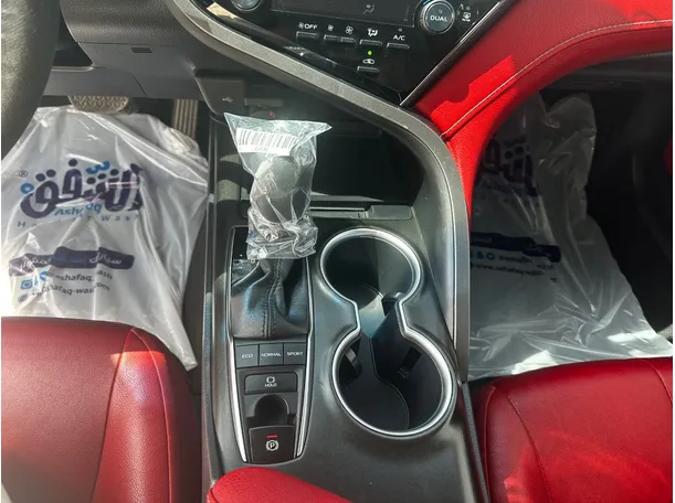Car image 18