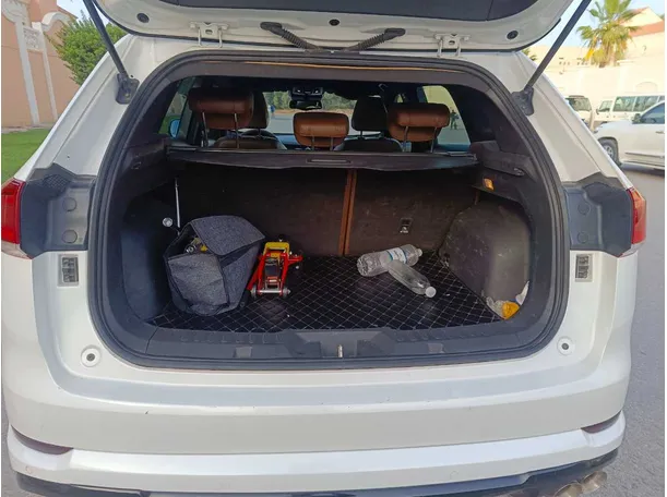 Car image 32