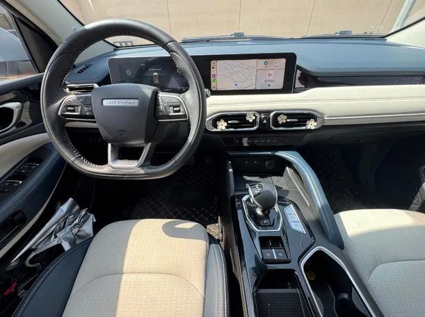 Car image 19